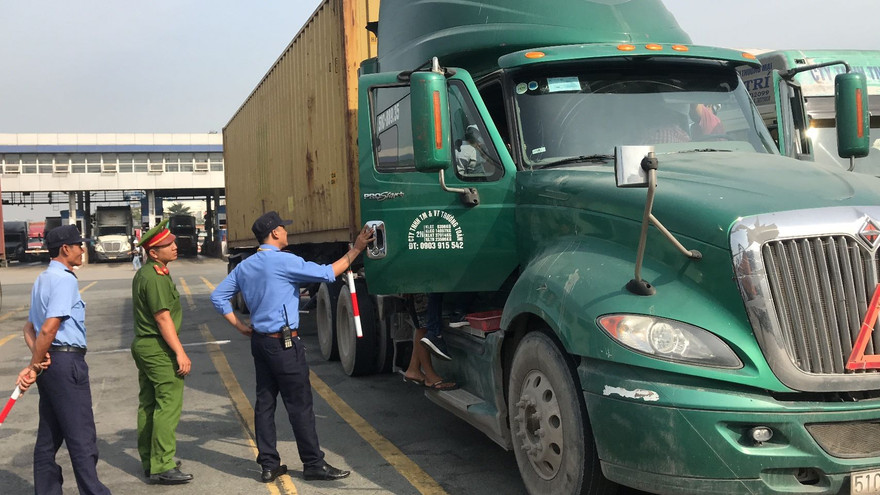 Thùng container hàng bị Vũ đánh cắp mang đi bán.