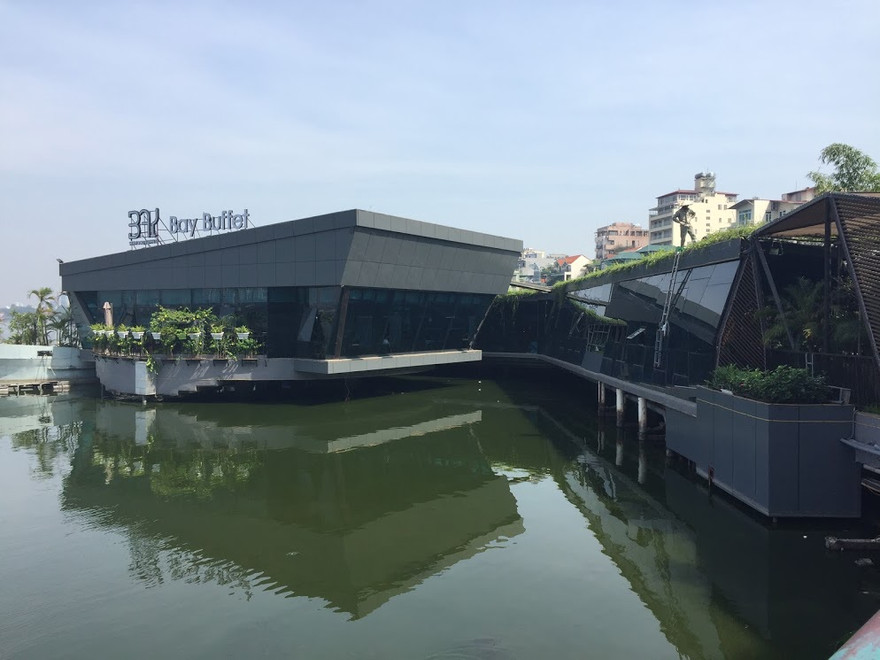 'Mập mờ' nhà hàng nổi hoạt động rầm rộ trên Hồ Tây