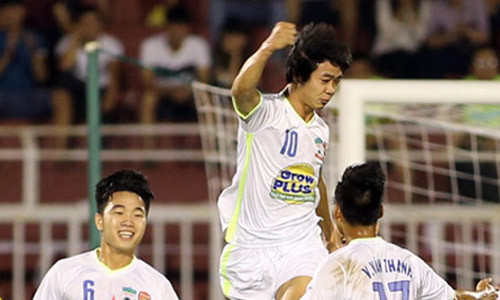 Công Phương mở tỷ số trận đấu bằng một bàn thắng tuyệt đẹp. Ảnh: Bongda+