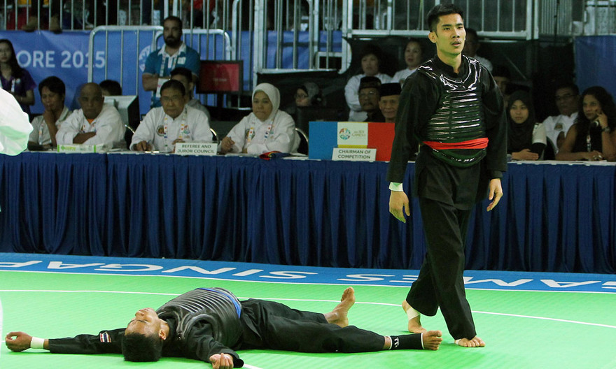 Võ sĩ Việt Nam mất HCV vì đối thủ... ngất xỉu