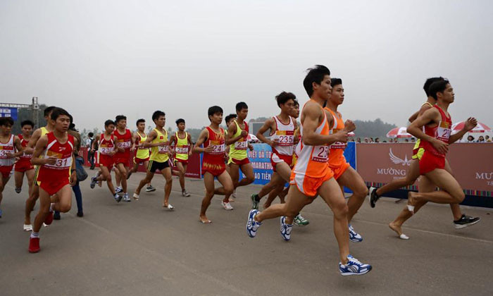 Các VĐV đua tài ở nội dung 7,5 km nam trẻ hệ nâng cao. Ảnh: Hồng Vĩnh 