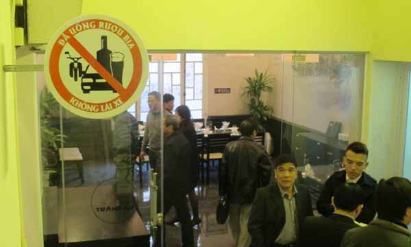 Thí điểm nhà hàng đưa khách uống bia rượu về nhà