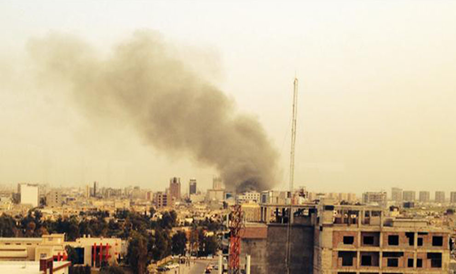 Khói bốc lên từ hiện trường vụ đánh bom.