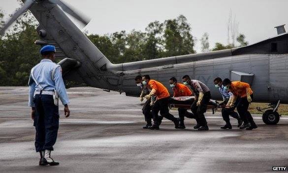  34 thi thể đã được tìm thấy, nhưng phần lớn nạn nhân được cho là vẫn bị mắc kẹt trong thân máy bay. Ảnh: Getty Images.