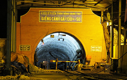 Cửa hầm vào hiện trường nơi sập hầm lò. Ảnh: Vnexpress.