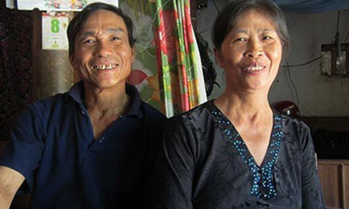 Bố mẹ tiền đạo Công Phượng hài lòng về màn trình diễn của con trai. 