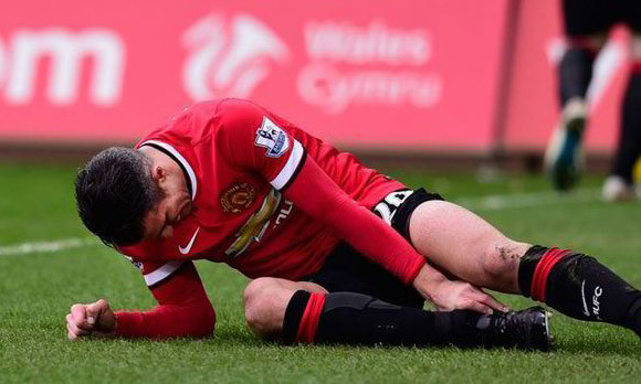 Van Persie phải nghỉ hết tháng 3.