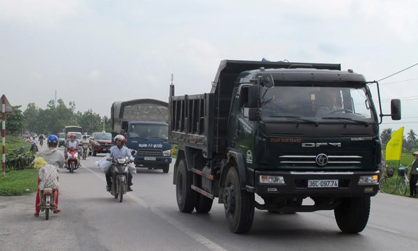 Quốc lộ 10 qua huyện Vĩnh Bảo – Hải Phòng (chụp sáng 10/5) 