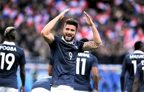 Lịch sử đã nhiều lần chứng kiến bóng đá vẫn hiên ngang giữa bom đạn. Ảnh: BPI.