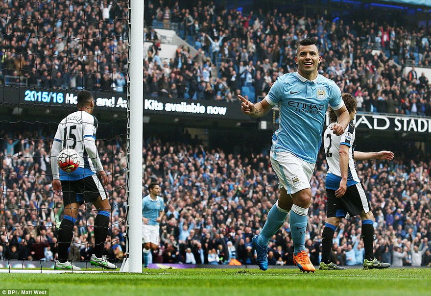 Aguero thăng hoa, Man City trở lại ngôi đầu