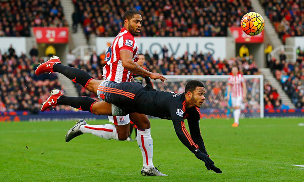 Stoke vs M.U (2-0): Van Gaal đối diện nguy cơ bị sa thải