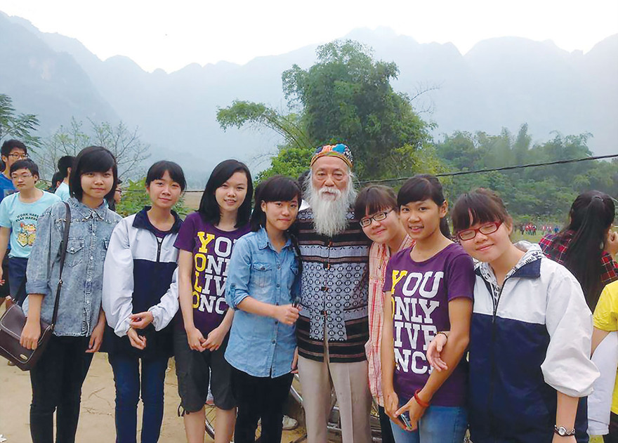 Thầy Văn Như Cương và các học trò