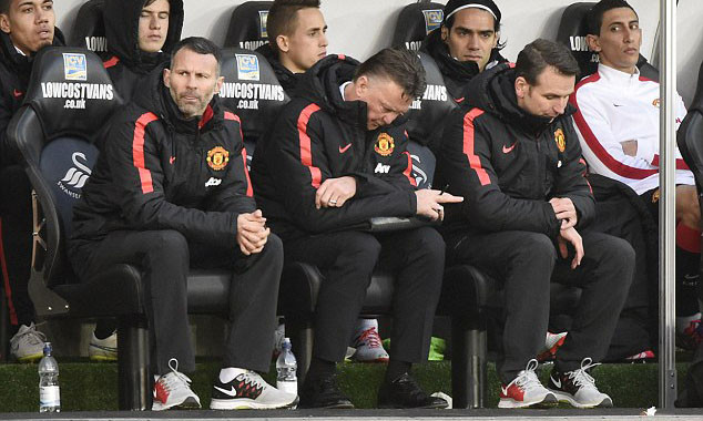 Koeman thẳng thừng chỉ trích Van Gaal.