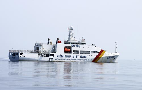 Tàu kiểm ngư tại hiện trường tìm tiêm kích Su-22. 