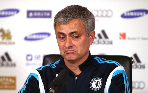 Jose Mourinho muốn FA trừ điểm của Man City.