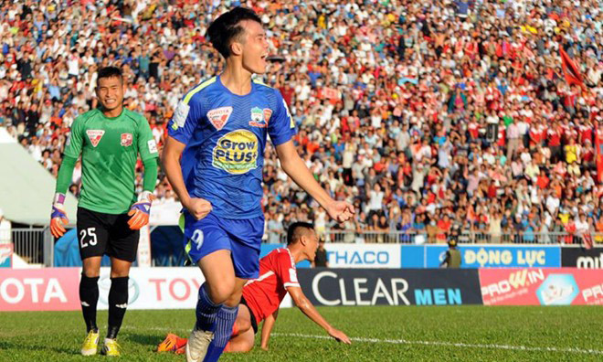 Văn Toàn ăn mừng bàn thắng sau khi mở tỷ số trận đấu. Ảnh: Zing