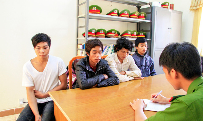 4 đối tượng tại cơ quan công an 