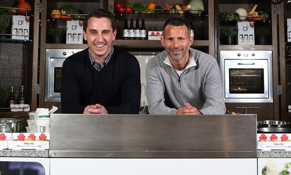Ryan Giggs và Gary Neville.