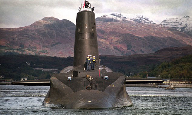Anh bắt giữ một sĩ quan tiết lộ bí mật tàu ngầm hạt nhân