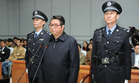 Ông Ni Fake lắng nghe phán quyết của tòa ngày 28/2