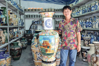 Nhà sưu tầm Đinh Công Tường - Kỷ lục Việt Nam với Bộ sưu tập lộc bình xưa cổ có số lượng nhiều nhất Việt Nam. 