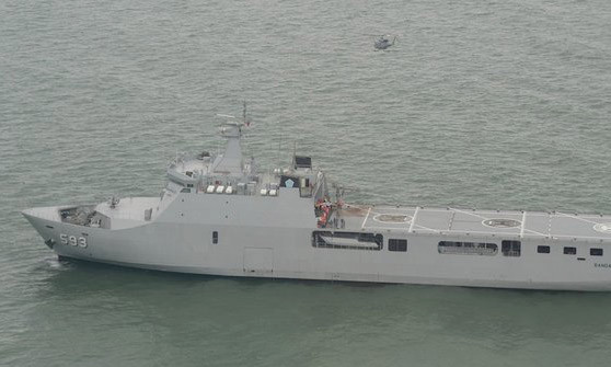 Năm tàu tập trung tìm hộp đen máy bay QZ8501