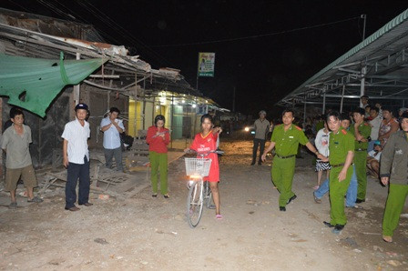 Cơ quan chức năng đang dựng lại hiện trường vụ cháy. 