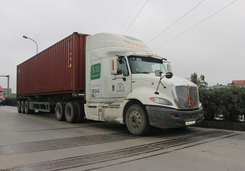 Xe quá tải ngày càng gia tăng trên quốc lộ.