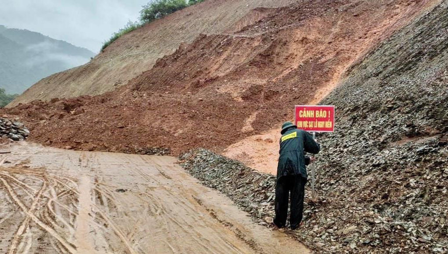 Mưa lớn gây sạt lở nghiêm trọng ở nhiều huyện miền núi Nghệ An