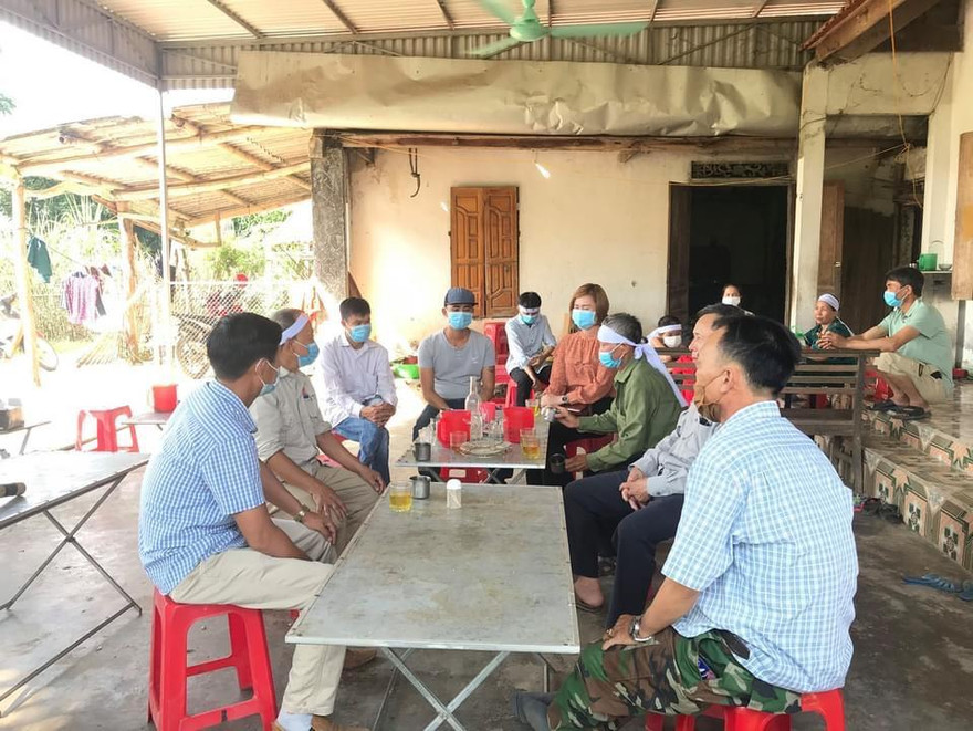 Chính quyền địa phương tới chia buồn cùng gia đình anh Sơn.