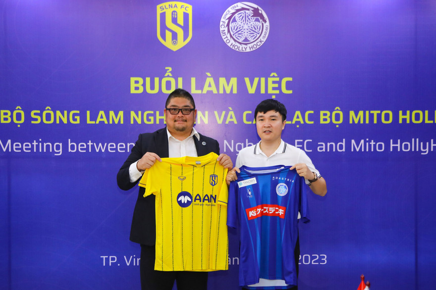 CLB SLNA bàn hợp tác toàn diện cùng CLB Mito Hollyhock