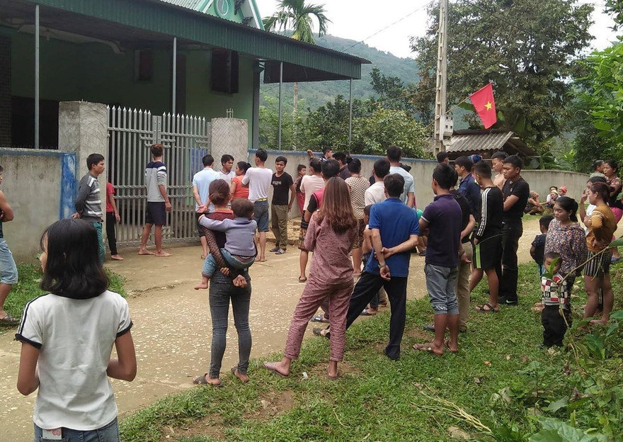 Kinh hãi người chồng dùng dao cứa cổ vợ tử vong