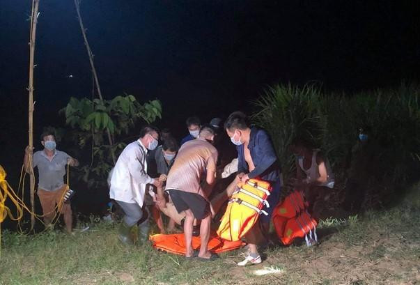 Lực lượng chức năng tìm thấy thi thể nạn nhân.