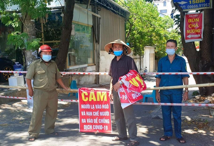 Nghệ An: Lập hơn 60 điểm chốt chặn, cấm người lạ vào ngõ vì liên tiếp có ca mắc COVID-19