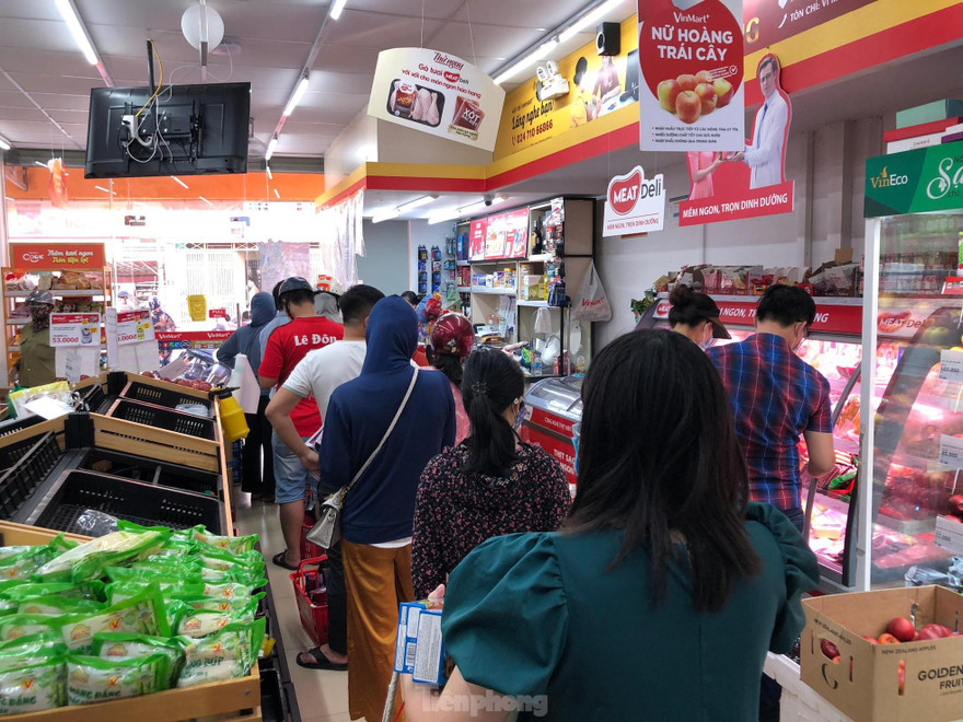 Nghệ An khẩn tìm người đến bệnh viện, siêu thị, chợ, quán ăn,…