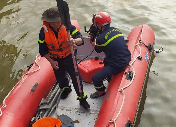 Để lại xe máy, người phụ nữ nhảy cầu Bến Thuỷ tự vẫn