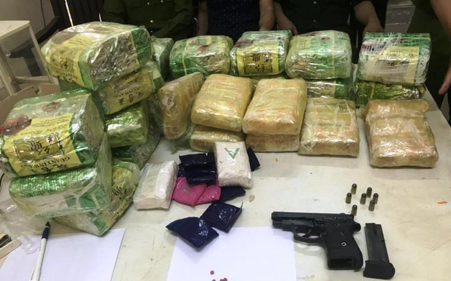 Đập kính ô tô, tước súng của tượng buôn bán ma tuý