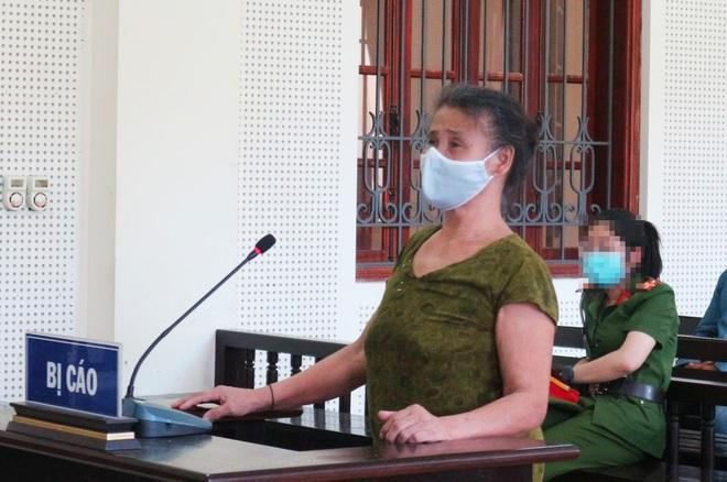 Người đàn bà 62 tuổi dùng dây thừng siết cổ chồng đến tử vong