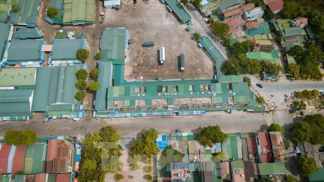 Cảnh vắng 'chưa từng thấy' tại chợ đầu mối Vinh sau 3 ca dương tính với SARS-CoV-2