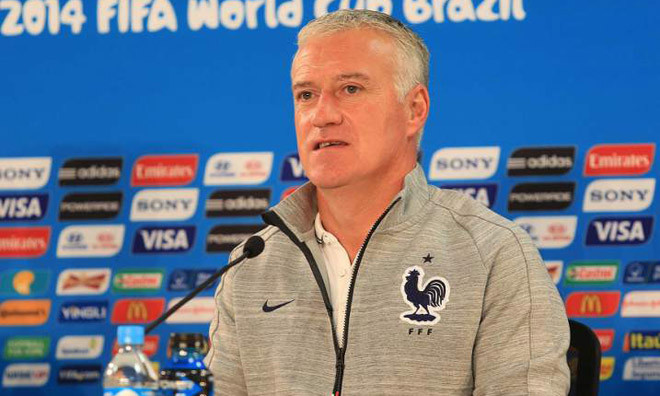 Didier Deschamps không vui với sự thiên vị của trọng tài