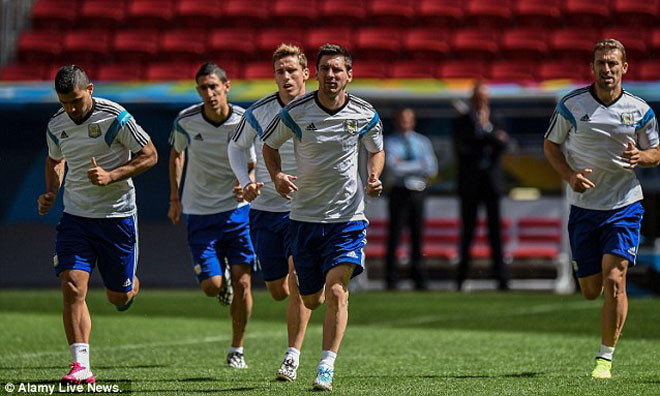 Mọi đường bóng của Argentina sẽ tập trung cho Messi