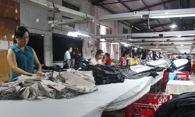 Công nhân đi làm trở lại tại khu công nghiệp VSIP1. Ảnh: SN.