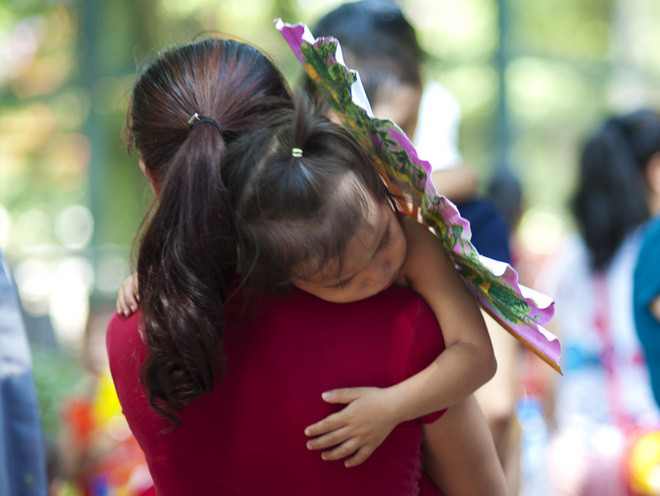 Đội nắng chang chang, đưa con đi chơi ngày tết thiếu nhi