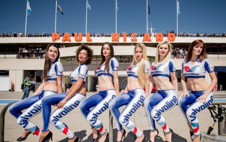 Đường đua WTCC 'nóng rực' bởi... đường cong mỹ nhân