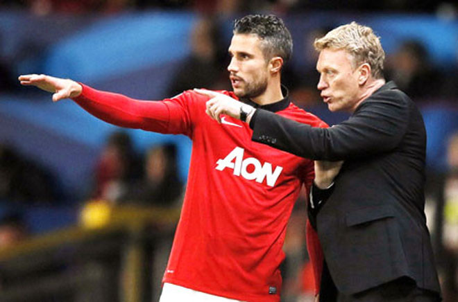 Robin van Persie (trái) đang thật sự gặp vấn đề dưới thời HLV David Moyes.
