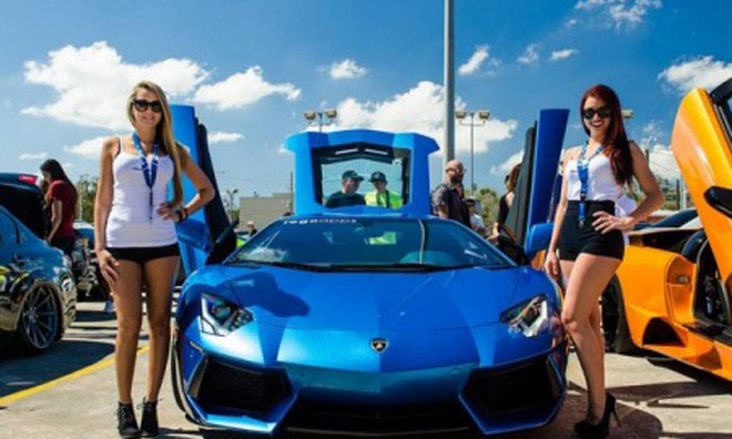 Dàn người mẫu nóng bỏng khoe siêu xe