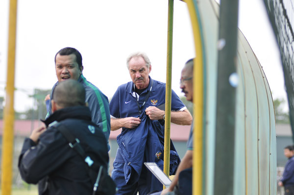 HLV Alfred Riedl 'bắt mạch' tuyển Việt Nam