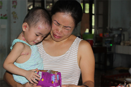 Trào nước mắt gặp lại em bé 'có giòi' ở chùa Bồ Đề