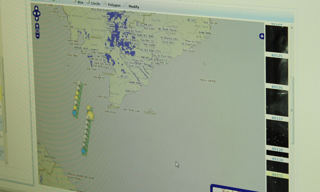 Hai dải ảnh được vệ tinh VNRed Sat-1 chụp vào 11h trưa qua. 