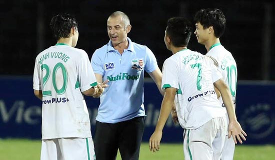 Thầy 'Giôm' cô đơn ở V.League